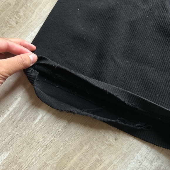 Urban Outfitters cropped halter top - Picture 3 of 3